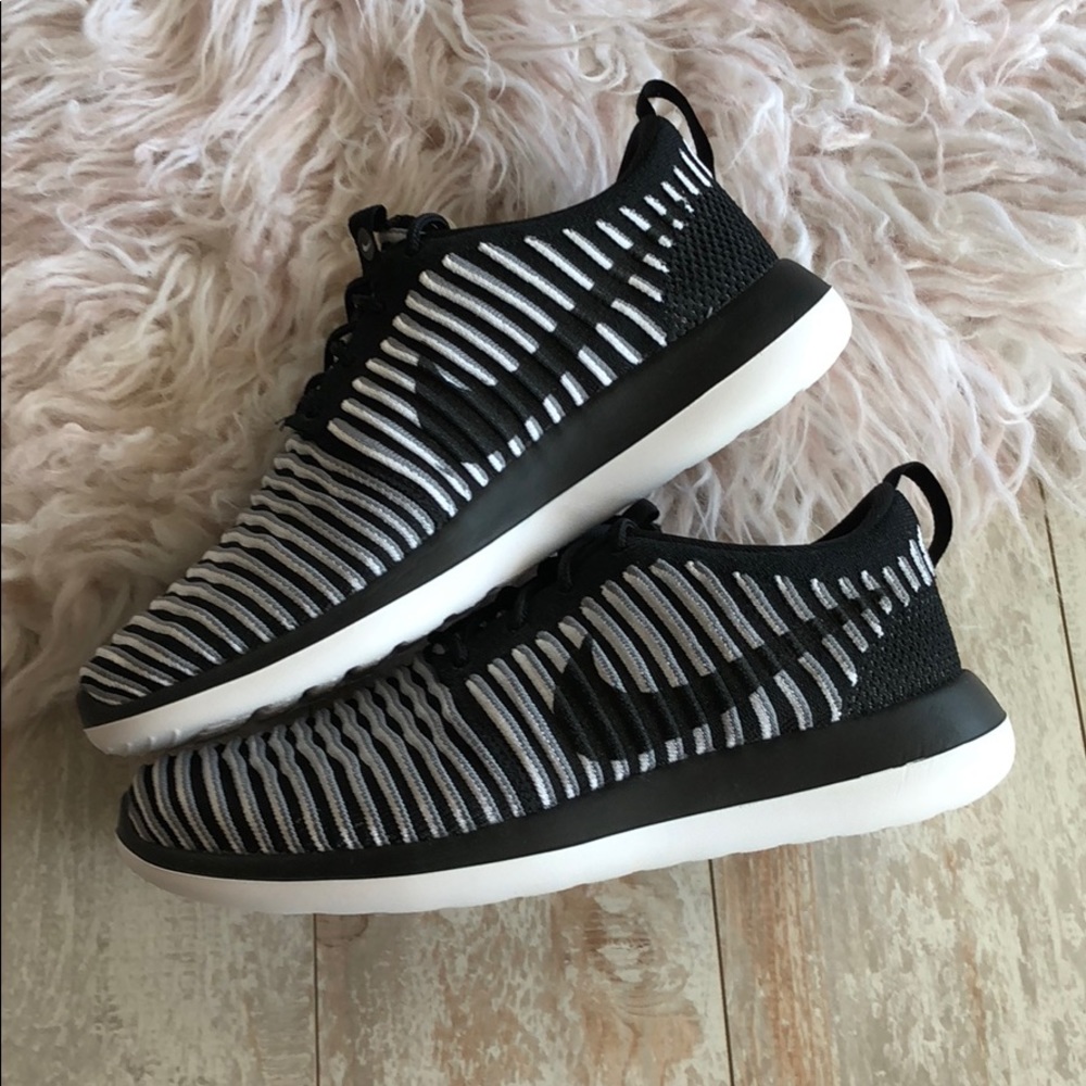 NWT Nike Roshe Two Flyknit - Picture 5 of 7